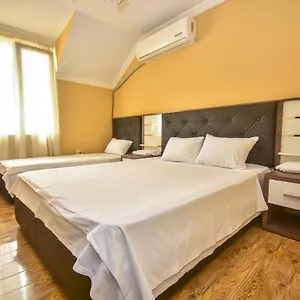 https://family-house-batumi-6010.batumihotels.net